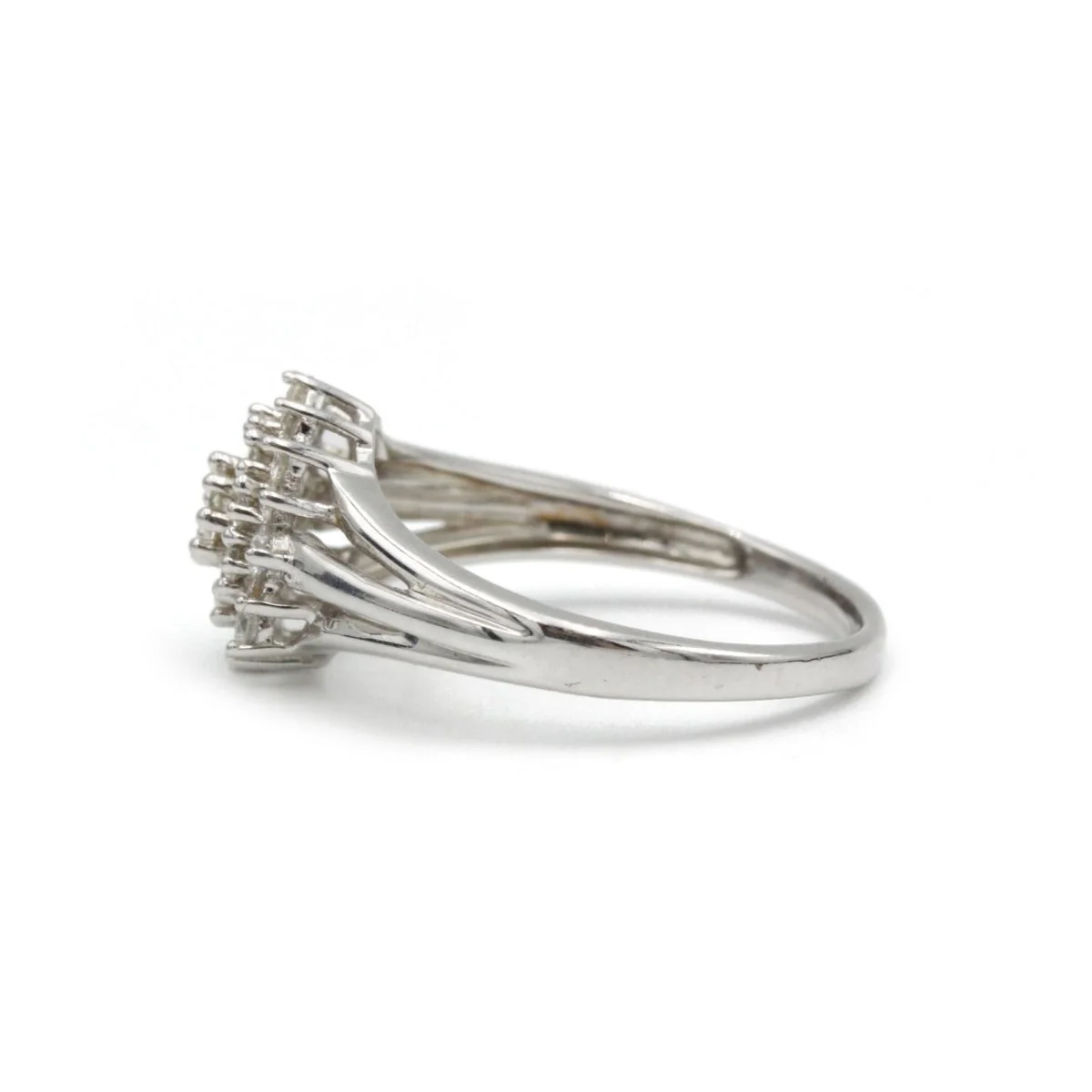 Bague en or blanc et diamants - Image 2