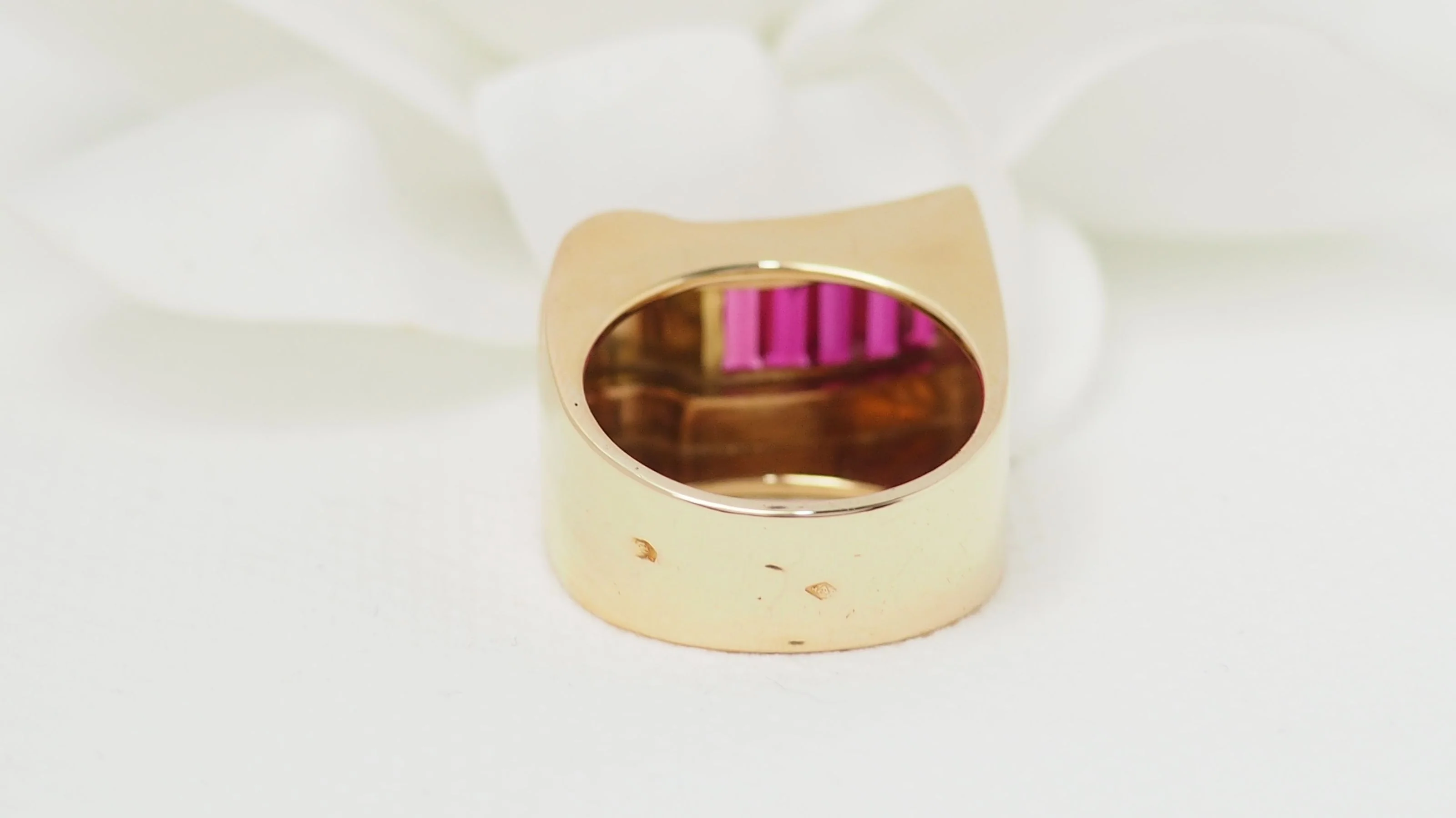 Bague Tank en jaune et rubis - Image 5