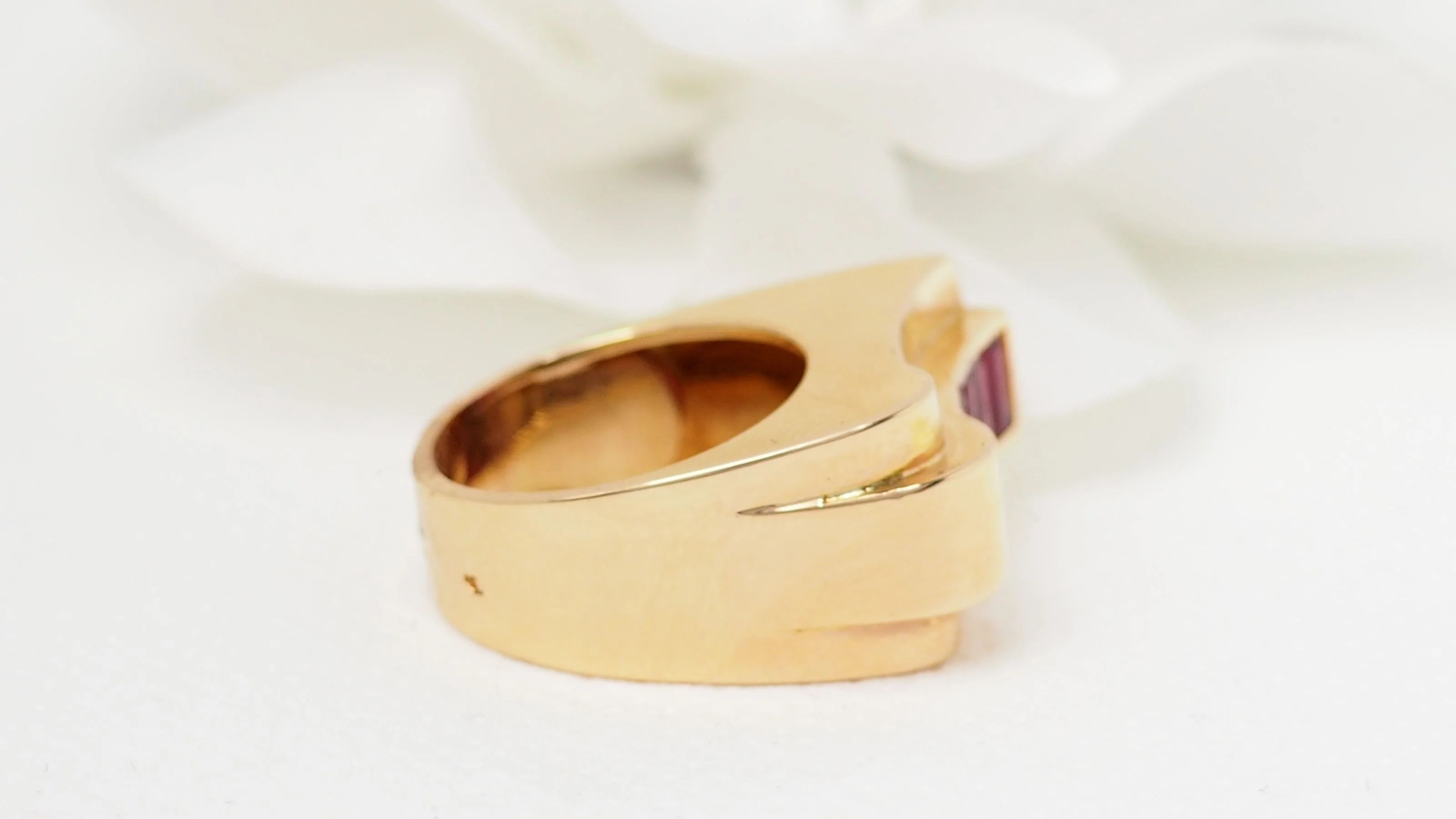 Bague Tank en jaune et rubis - Image 6