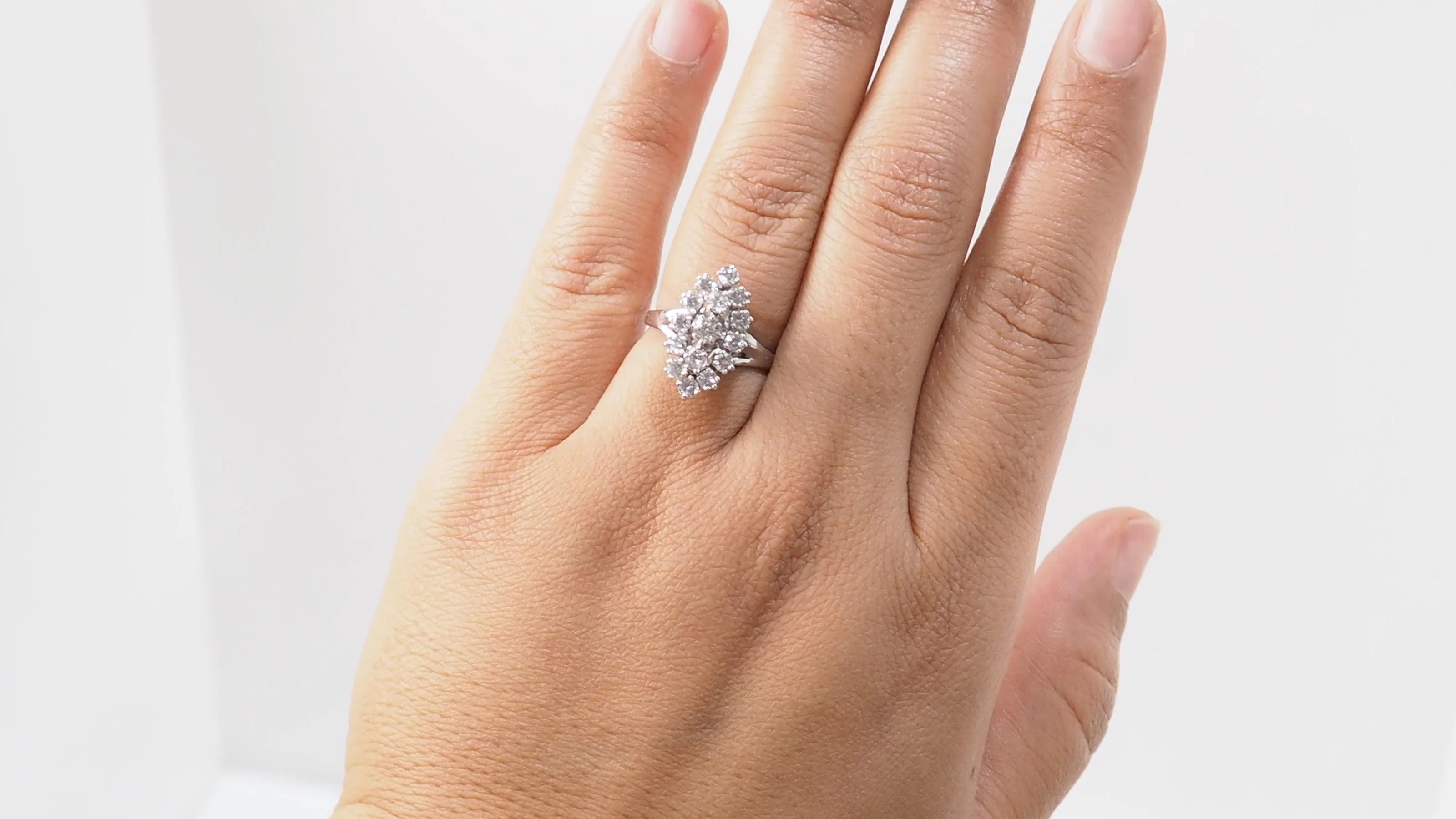Bague marquise en or blanc et diamants - Image 4