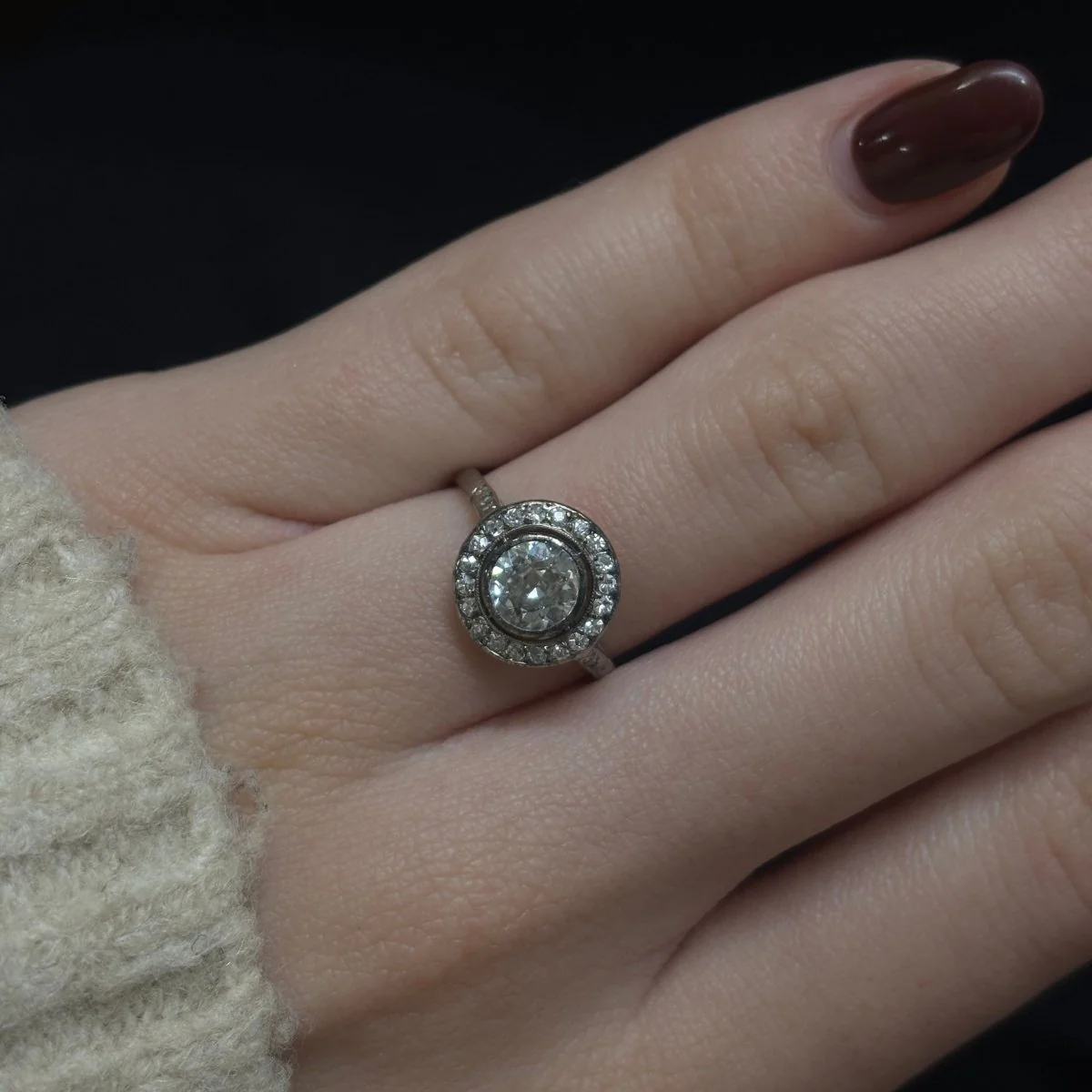 Bague Entourage en platine et diamants - Image 2