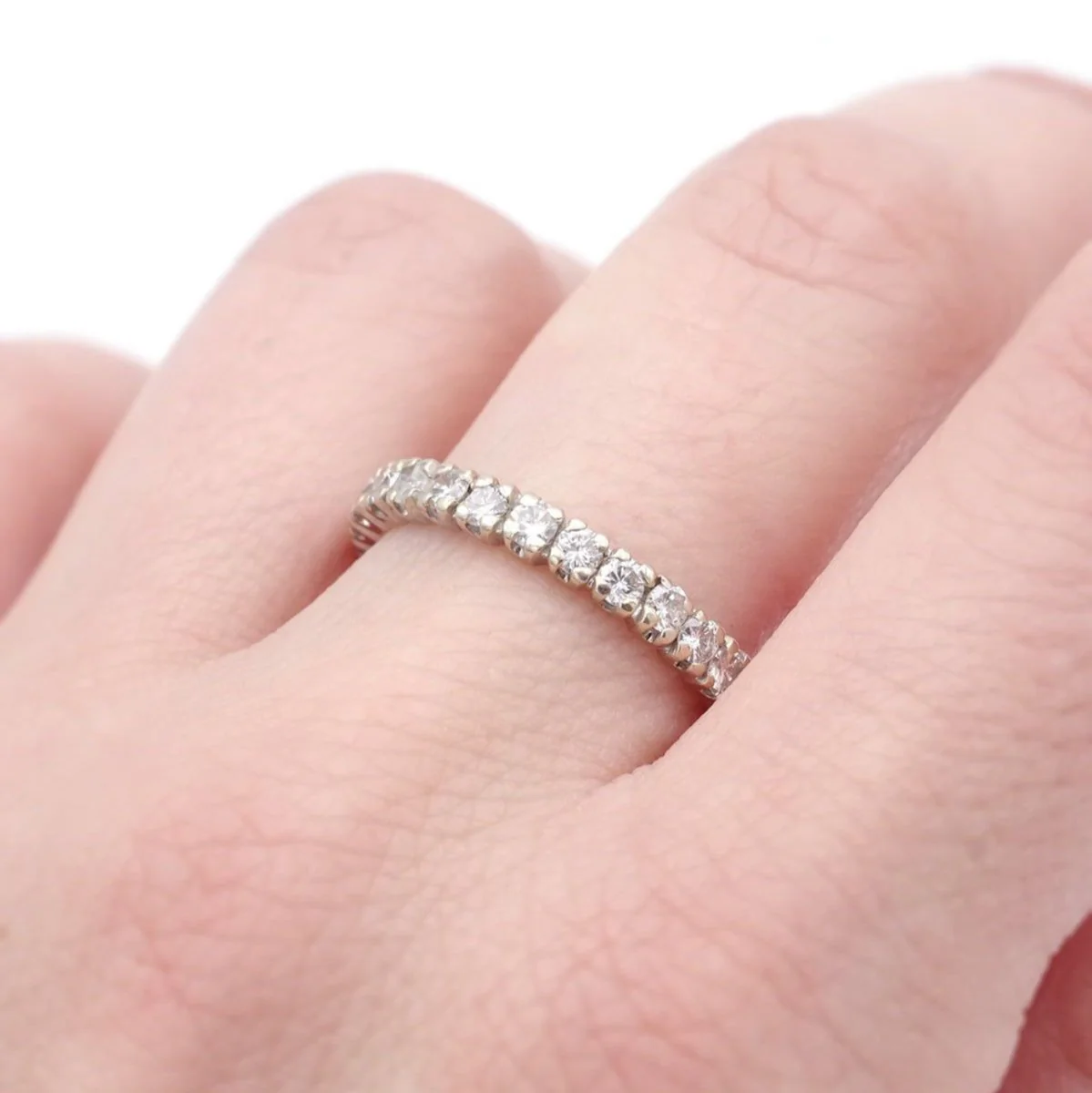 Bague Alliance en or blanc et diamants - Image 2