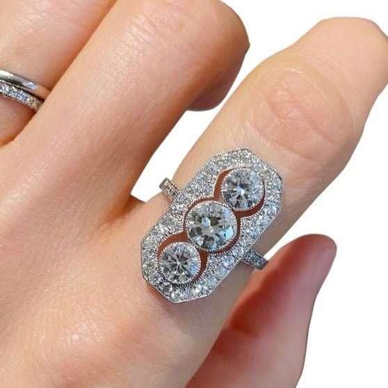 Bague Entourage en platine et diamants - Image 2