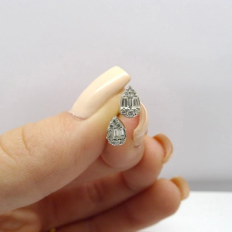 Boucles d'oreilles Puces en or blanc et diamants - Image 2