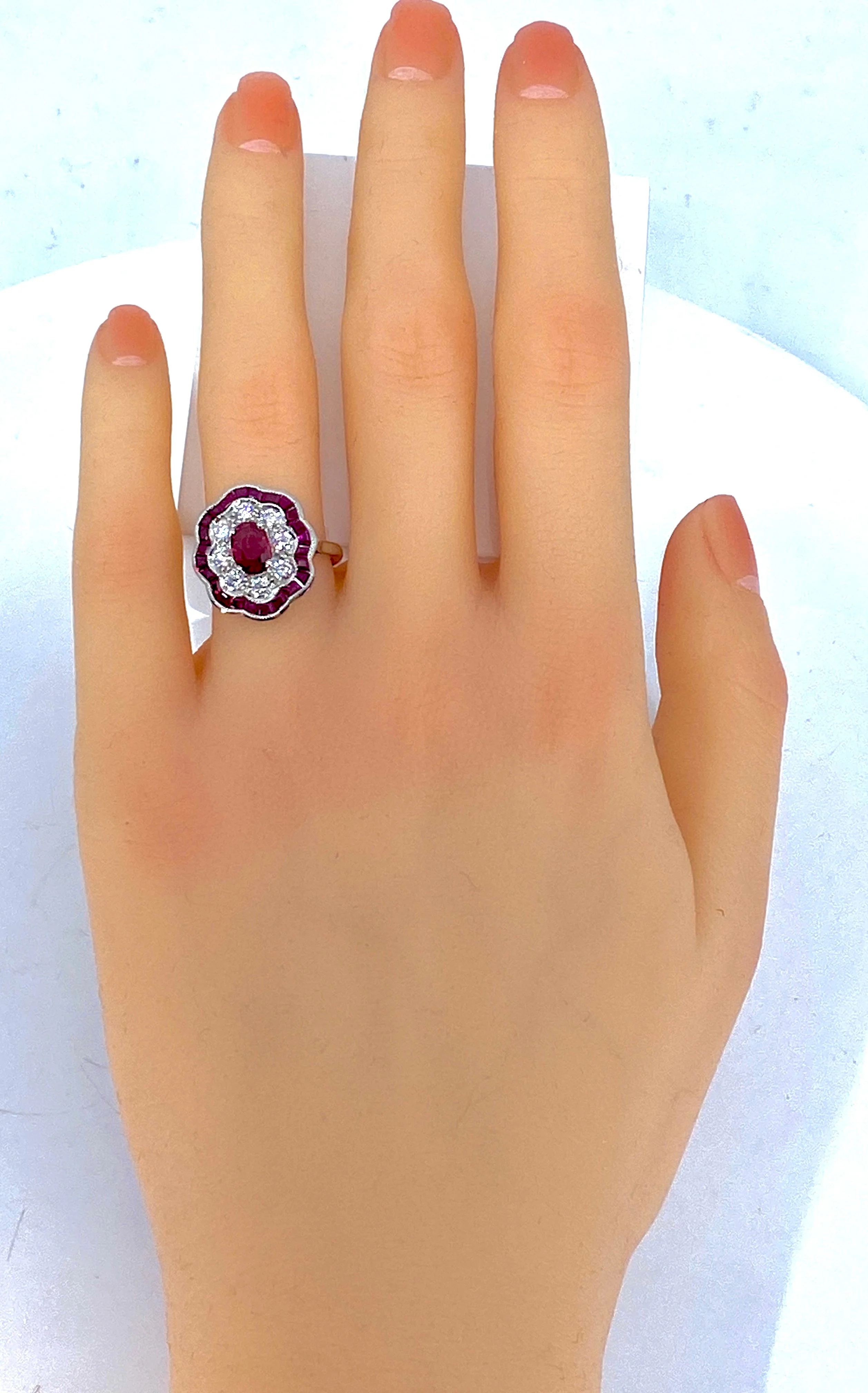 Bague marguerite en or blanc en rubis et diamants - Image 10
