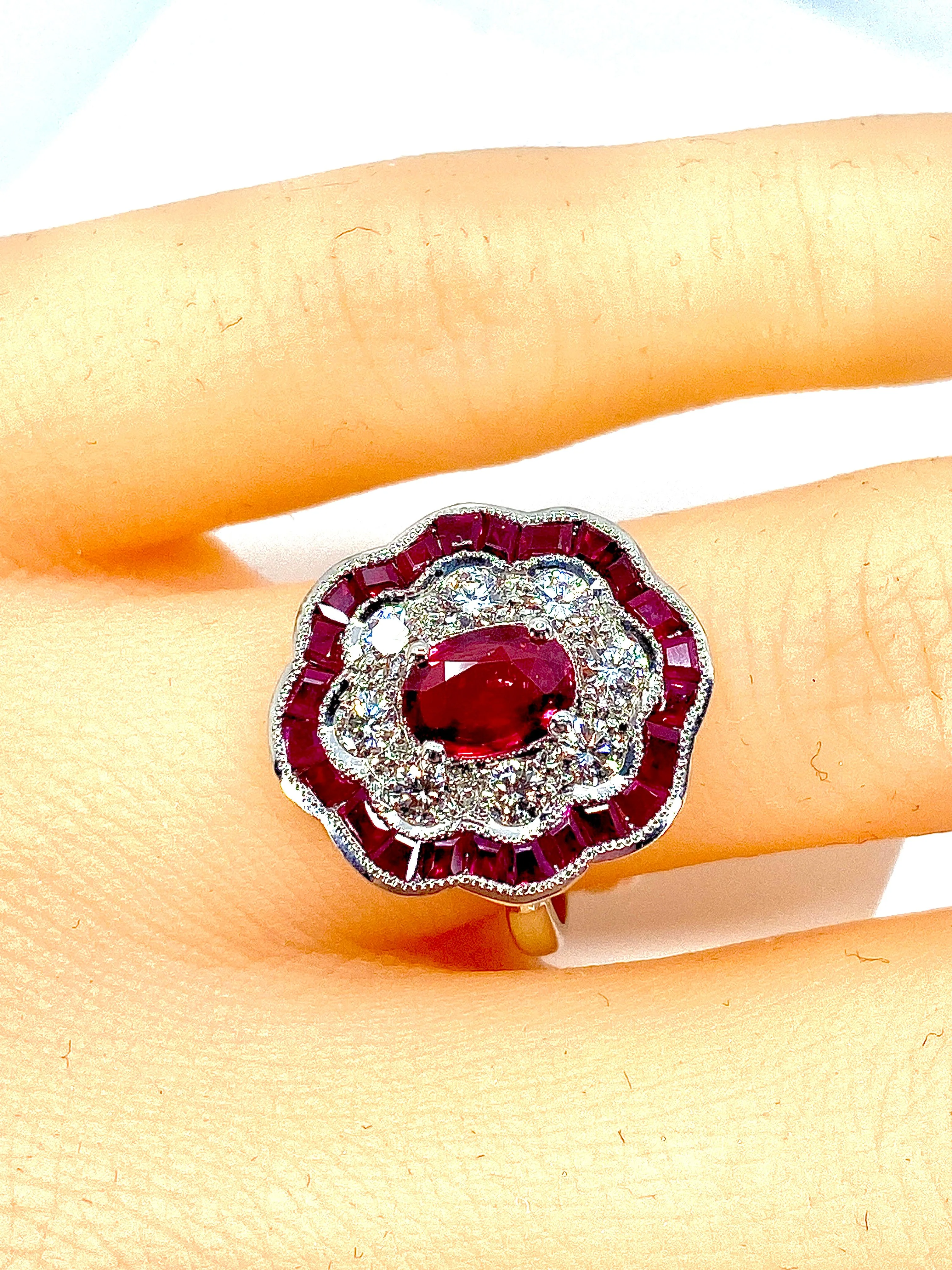 Bague marguerite en or blanc en rubis et diamants - Image 11