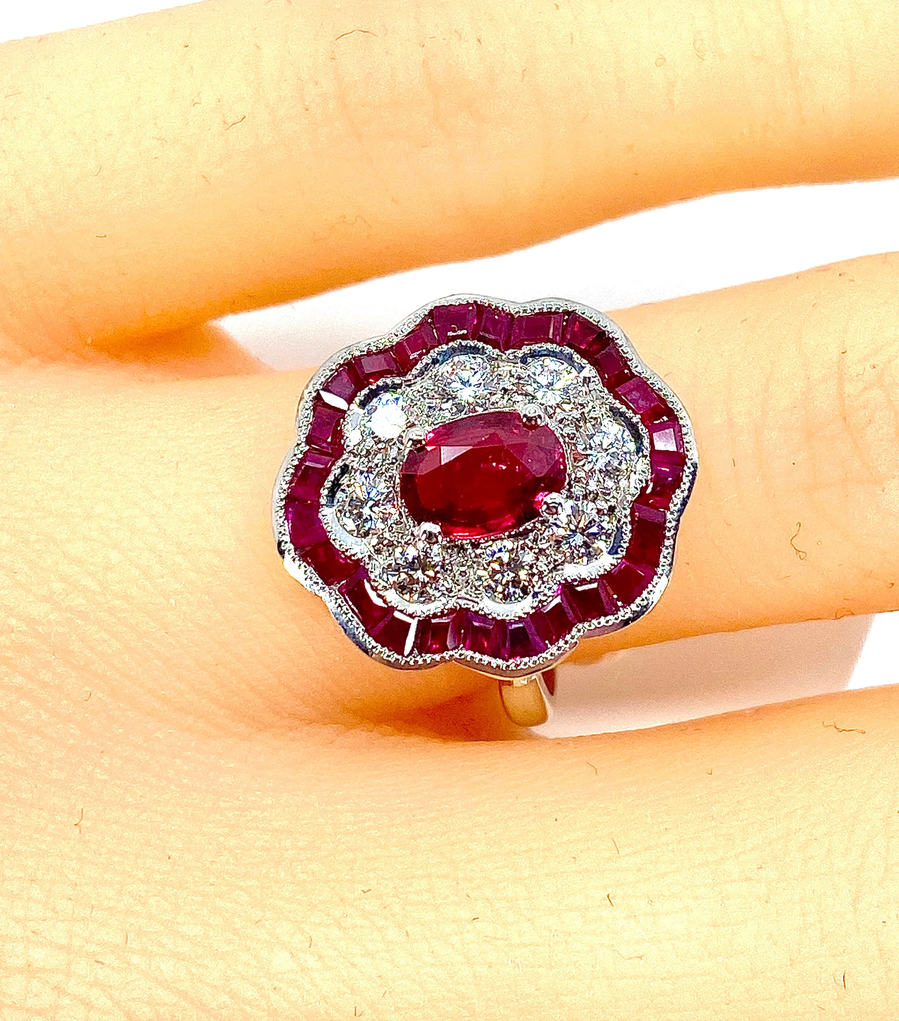 Bague marguerite en or blanc en rubis et diamants - Image 4