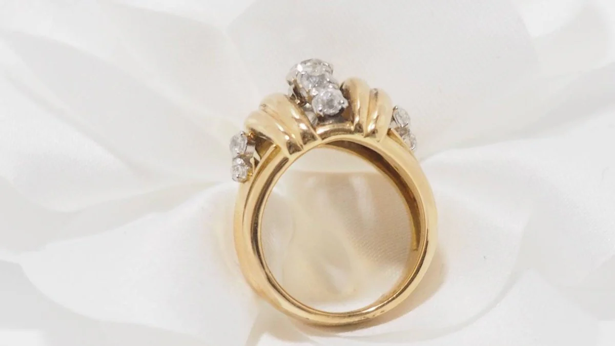 Bague en or jaune, platine et diamants - Image 4