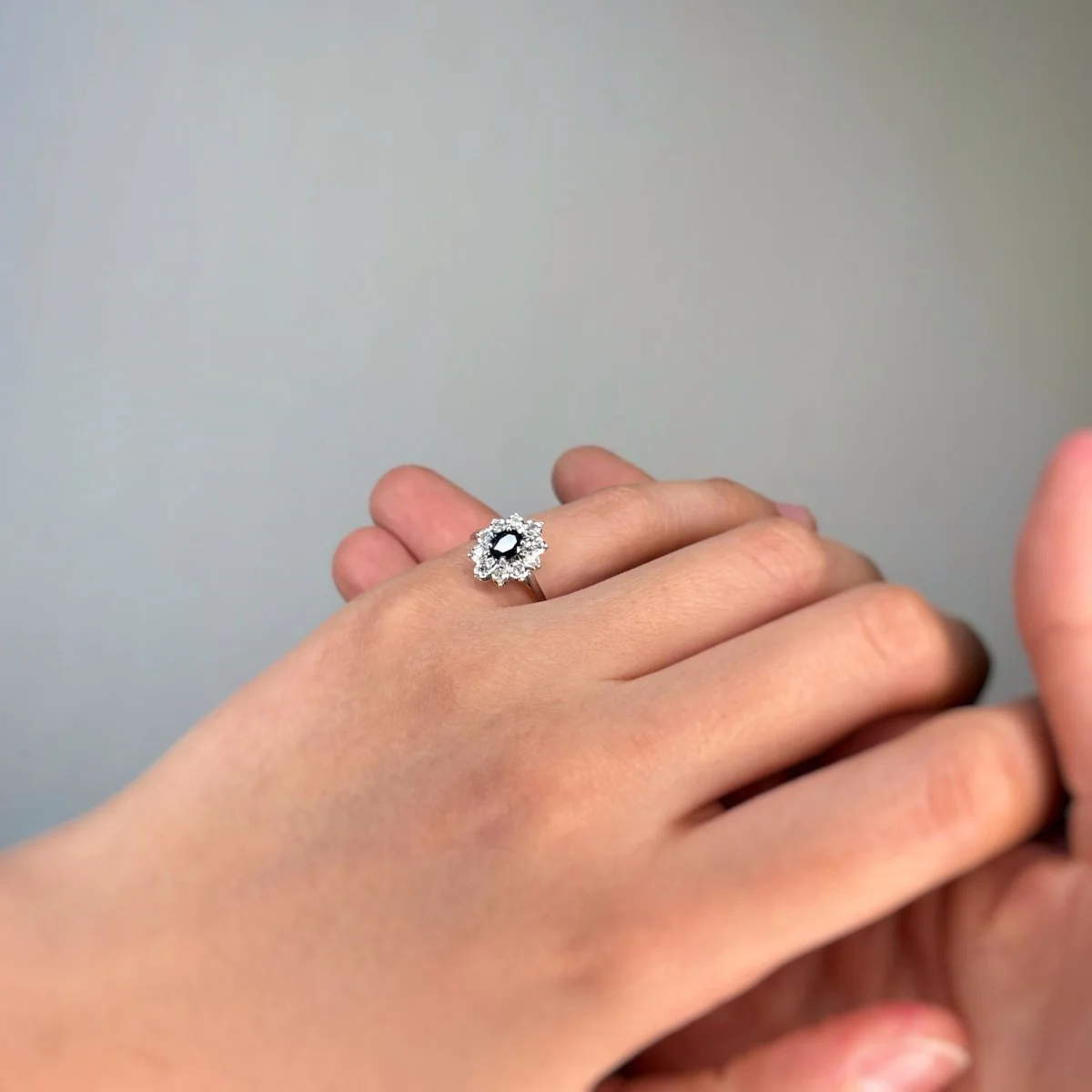 Bague Marguerite - Or, Diamants & Saphir - Image 5