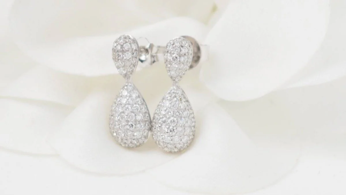 Pendants d'oreilles Pendantes en or blanc et diamants - Image 3