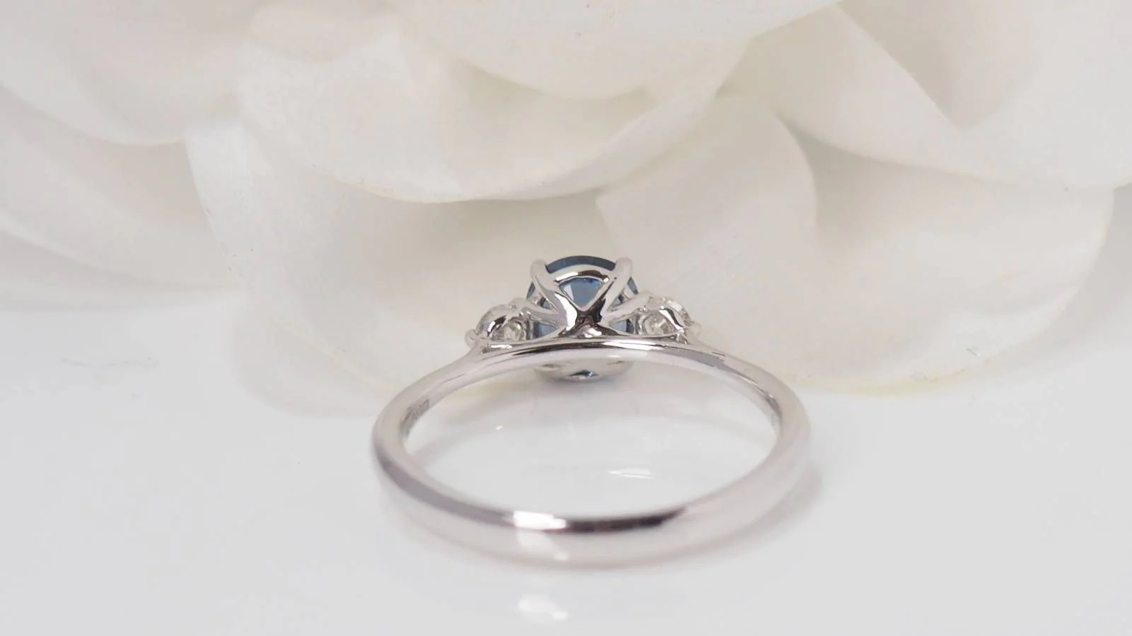 Bague en platine saphir de Ceylan et diamants - Image 8