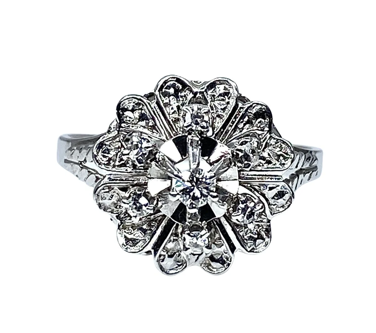 Bague en or blanc 18 carats et diamants, décor de coeurs - Image 3