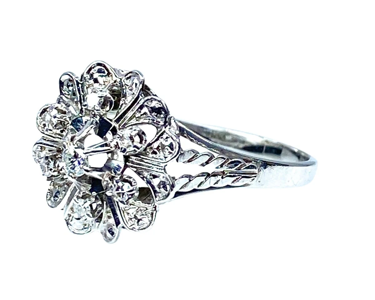 Bague en or blanc 18 carats et diamants, décor de coeurs - Image 5