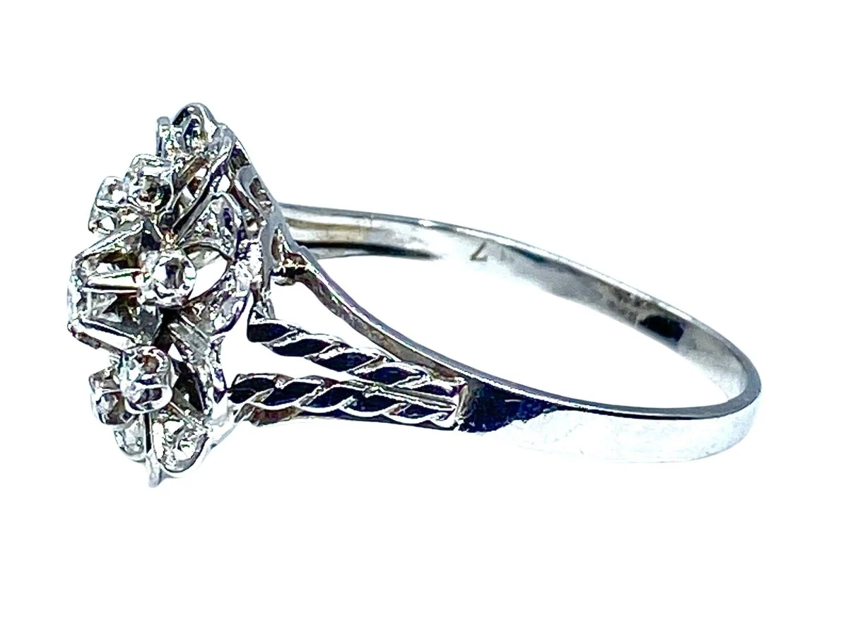 Bague en or blanc 18 carats et diamants, décor de coeurs - Image 6