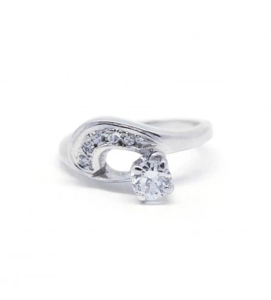 Bague Solitaire en or blanc et diamants