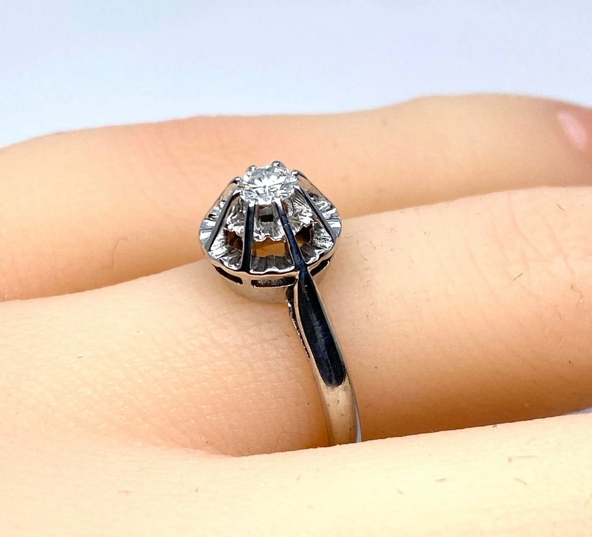 Bague Solitaire en or blanc, platine et diamant - Image 2