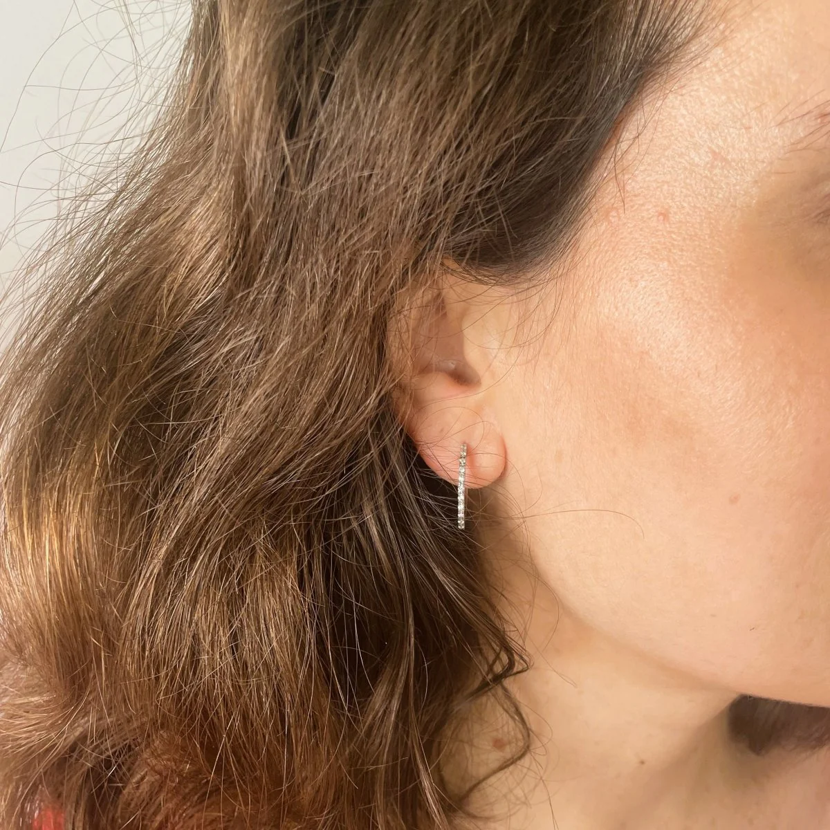 Boucles d'oreilles Créoles en or blanc et diamants - Image 2