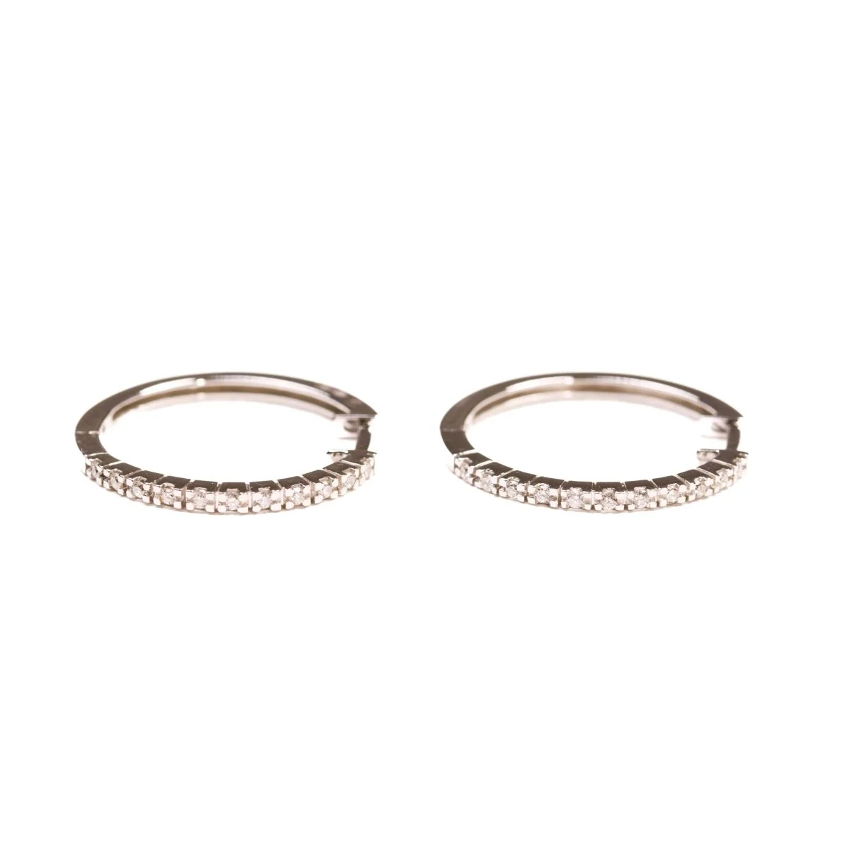Boucles d'oreilles Créoles en or blanc et diamants - Image 3
