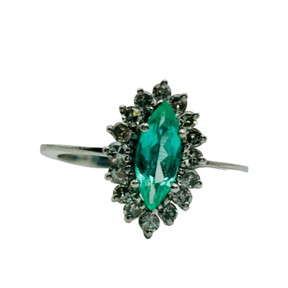 Bague Marquise en or blanc, émeraude et diamants