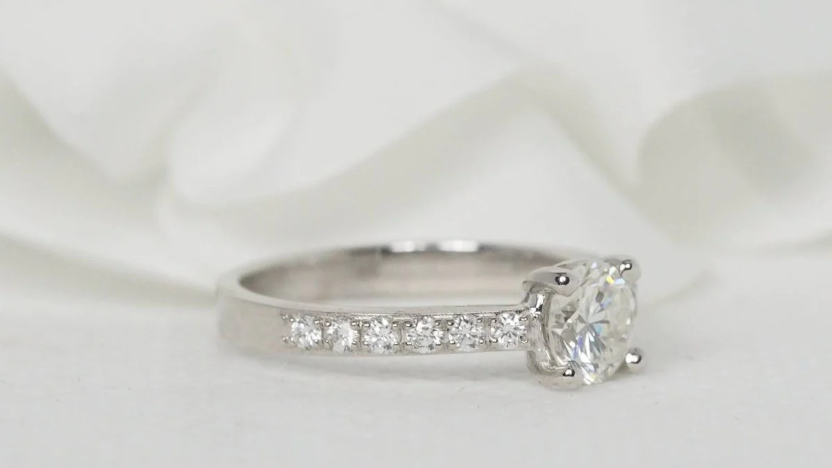 Bague solitaire en or blanc et diamant - Image 3