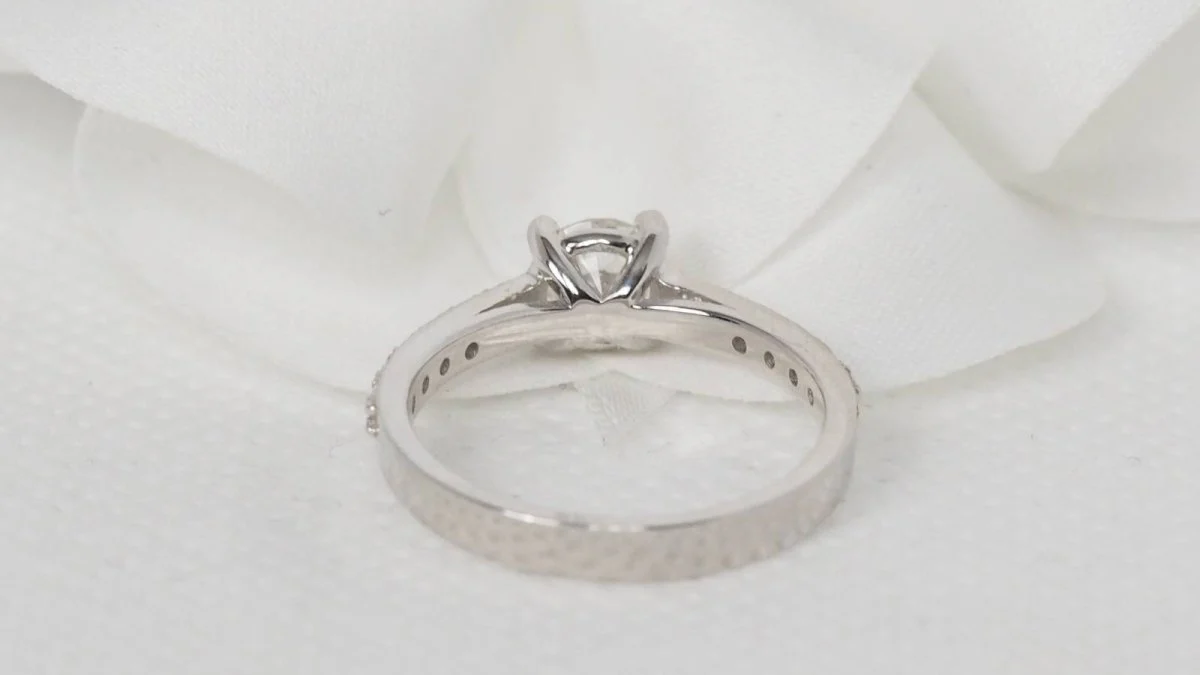 Bague solitaire en or blanc et diamant - Image 6