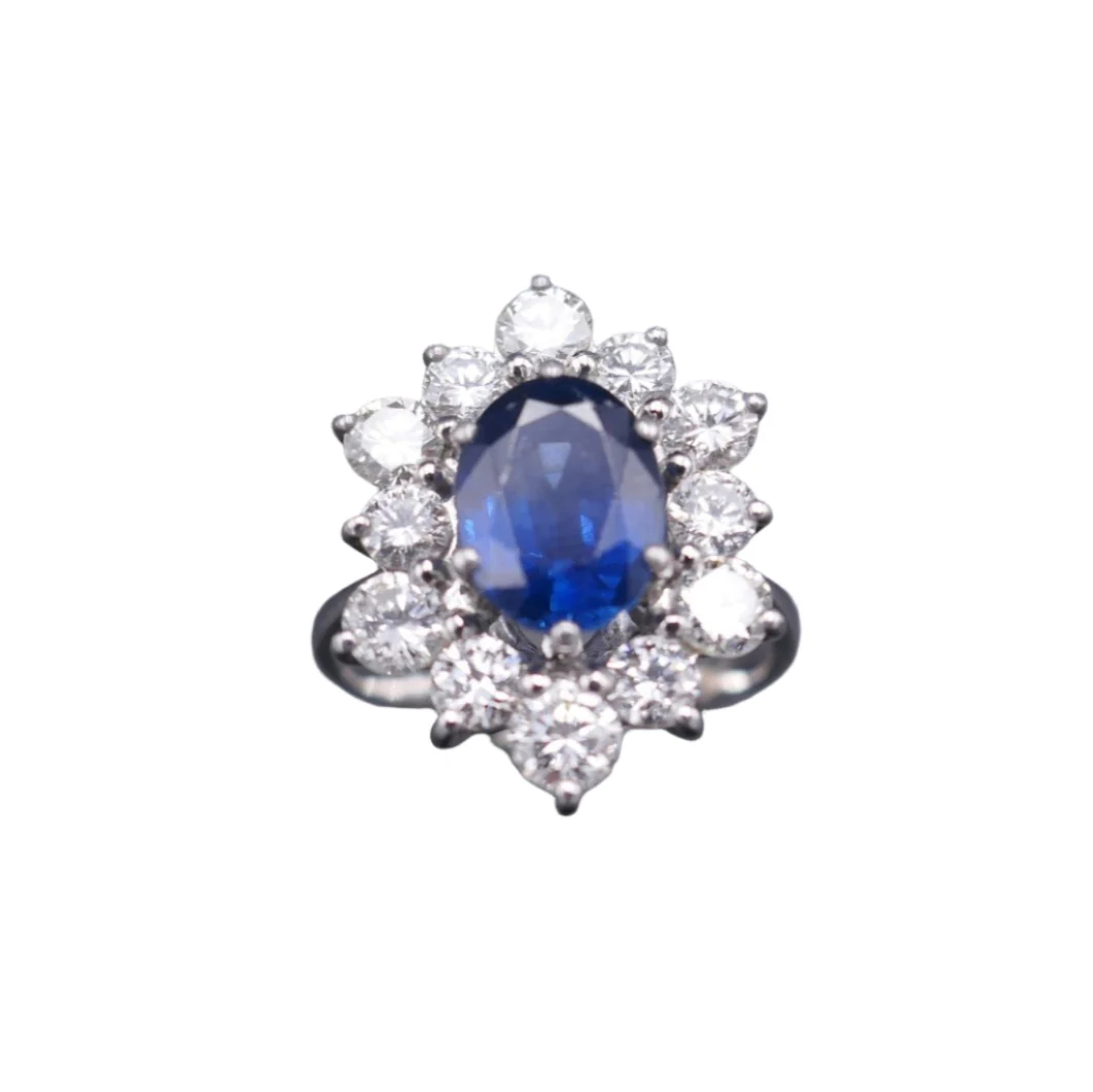 Bague en or blanc, saphir et diamants