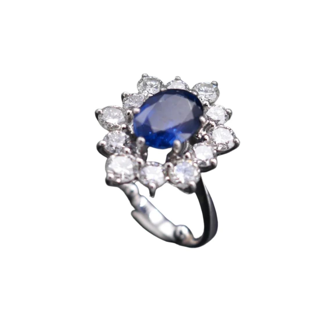 Bague en or blanc, saphir et diamants - Image 4