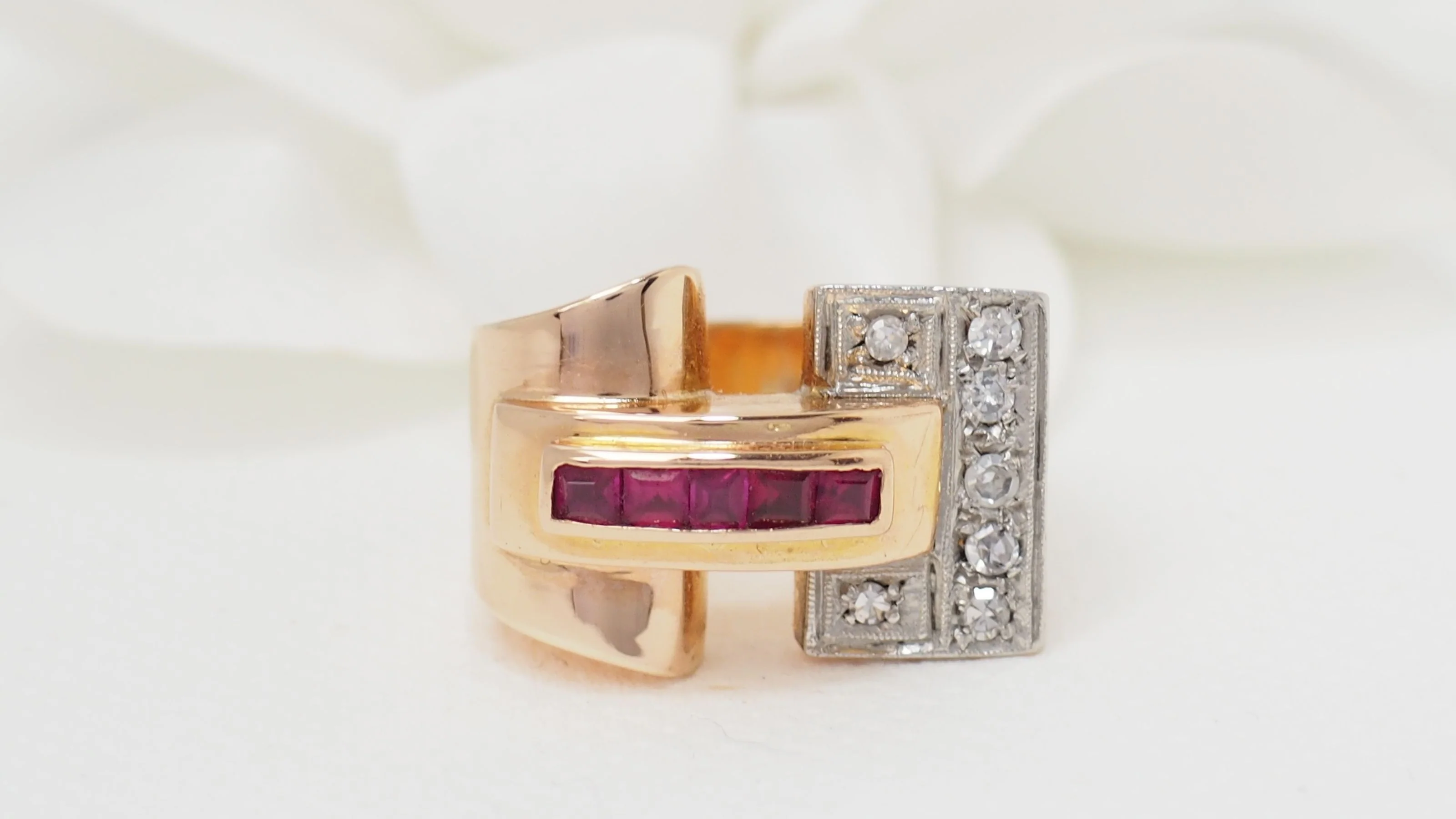 Bague Tank en or jaune, diamants et rubis - Image 3