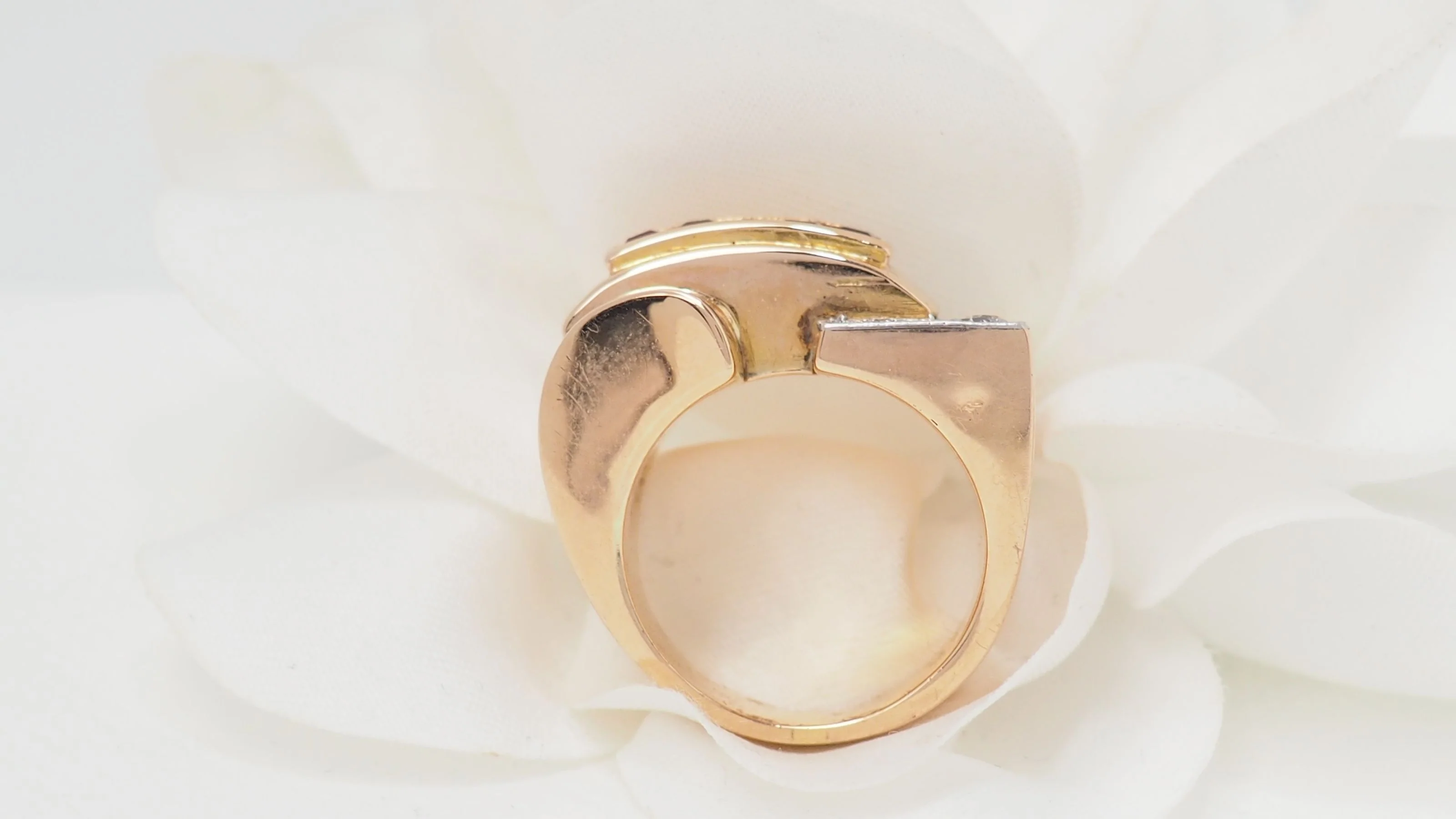 Bague Tank en or jaune, diamants et rubis - Image 7