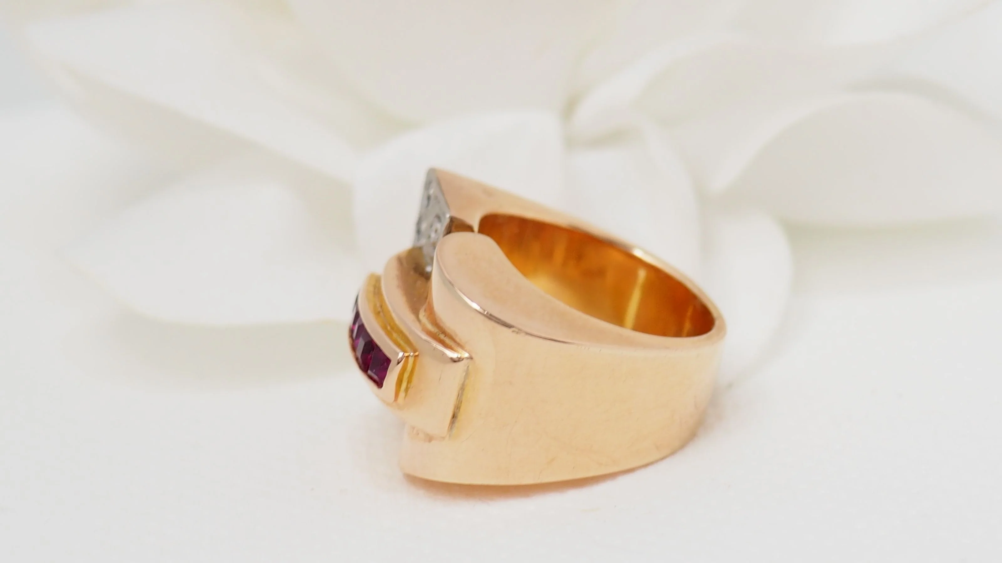 Bague Tank en or jaune, diamants et rubis - Image 8