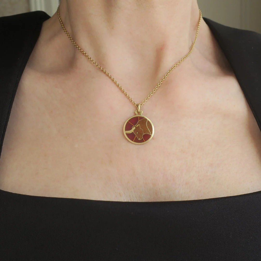 Pendentif CARTIER en or jaune et émail - Image 2