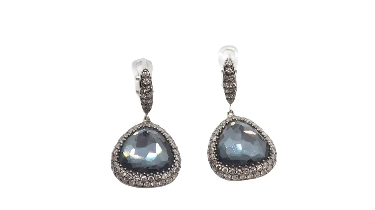Boucles d'oreilles en or blanc, quartz et diamants