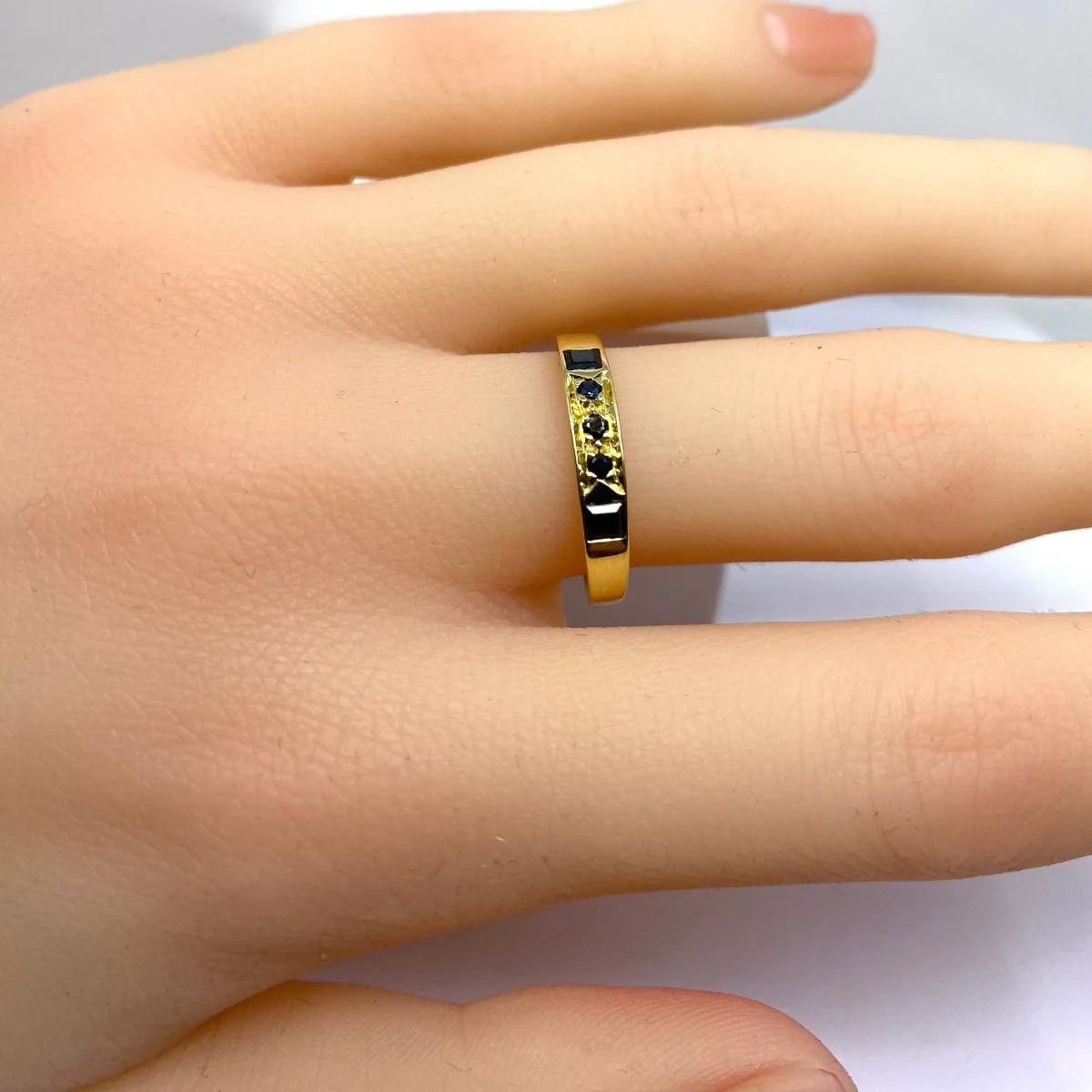 Bague en or jaune et saphirs - Image 2