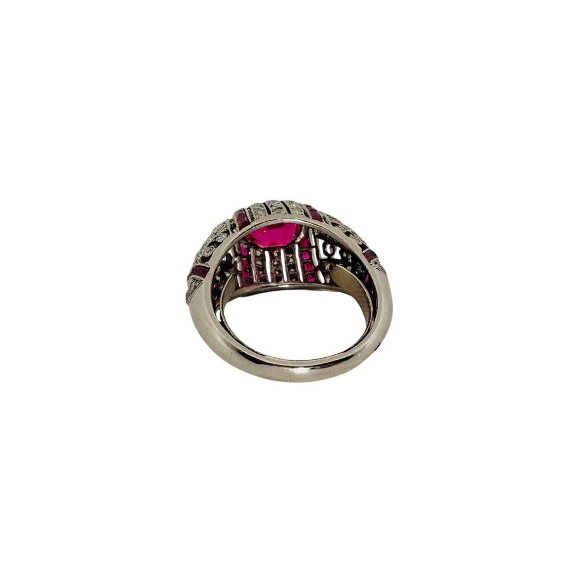 Bague Dôme en or blanc, rubis et diamants - Image 3