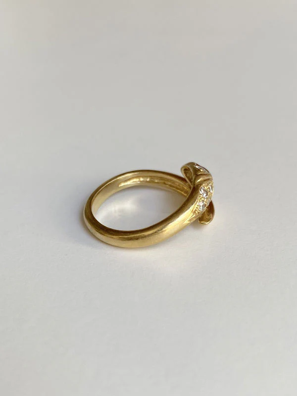 Bague en or jaune 18k en forme de serpent et diamants - Image 4