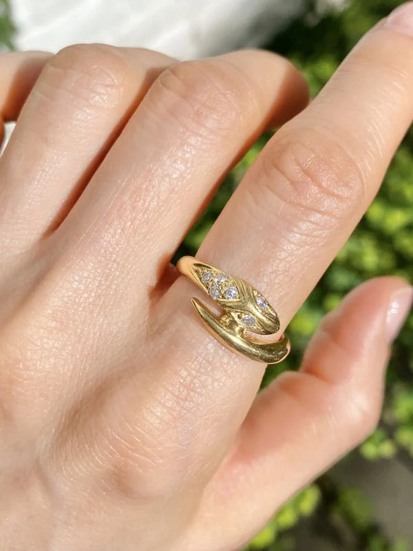 Bague en or jaune 18k en forme de serpent et diamants - Image 8