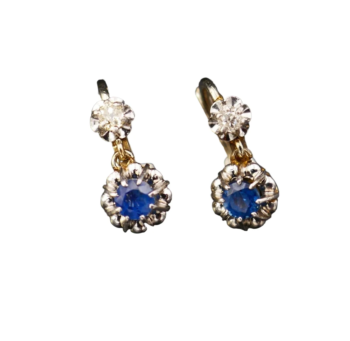 Boucles d'oreilles Dormeuses en or blanc, platine, saphirs et diamants