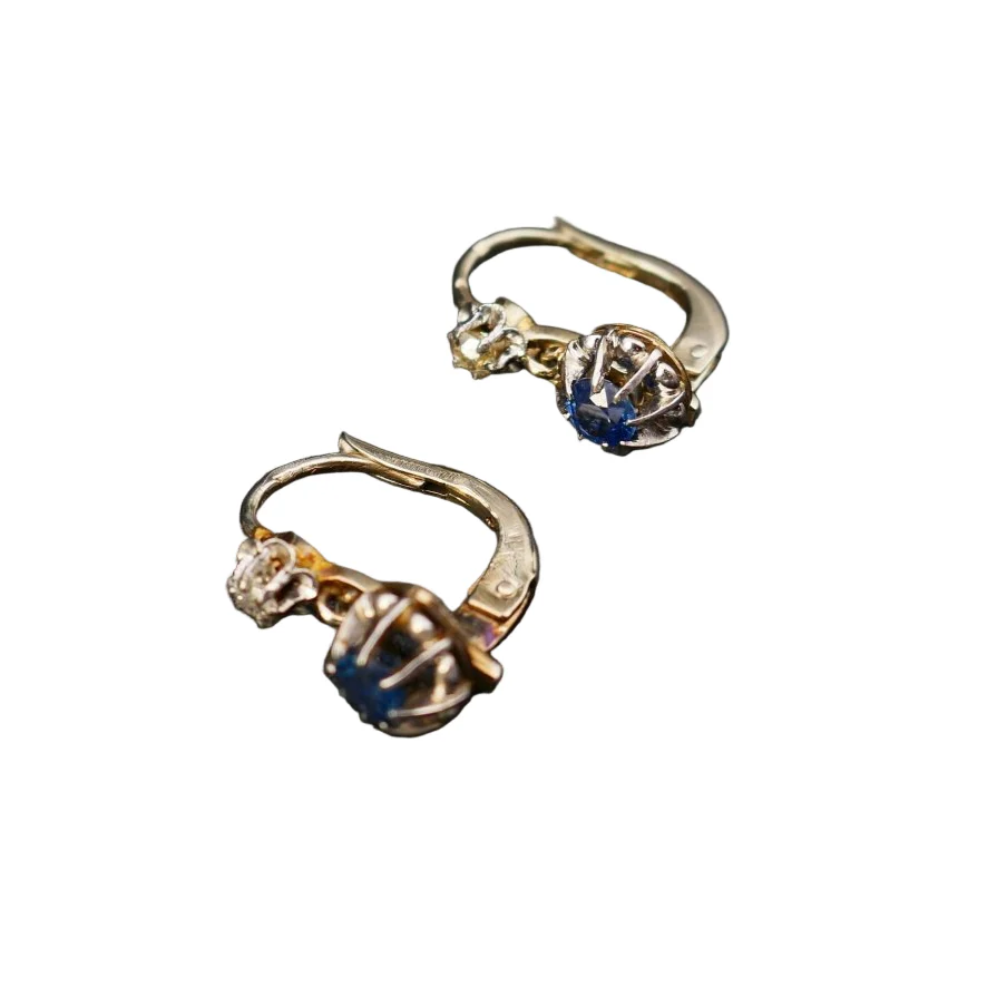 Boucles d'oreilles Dormeuses en or blanc, platine, saphirs et diamants - Image 3