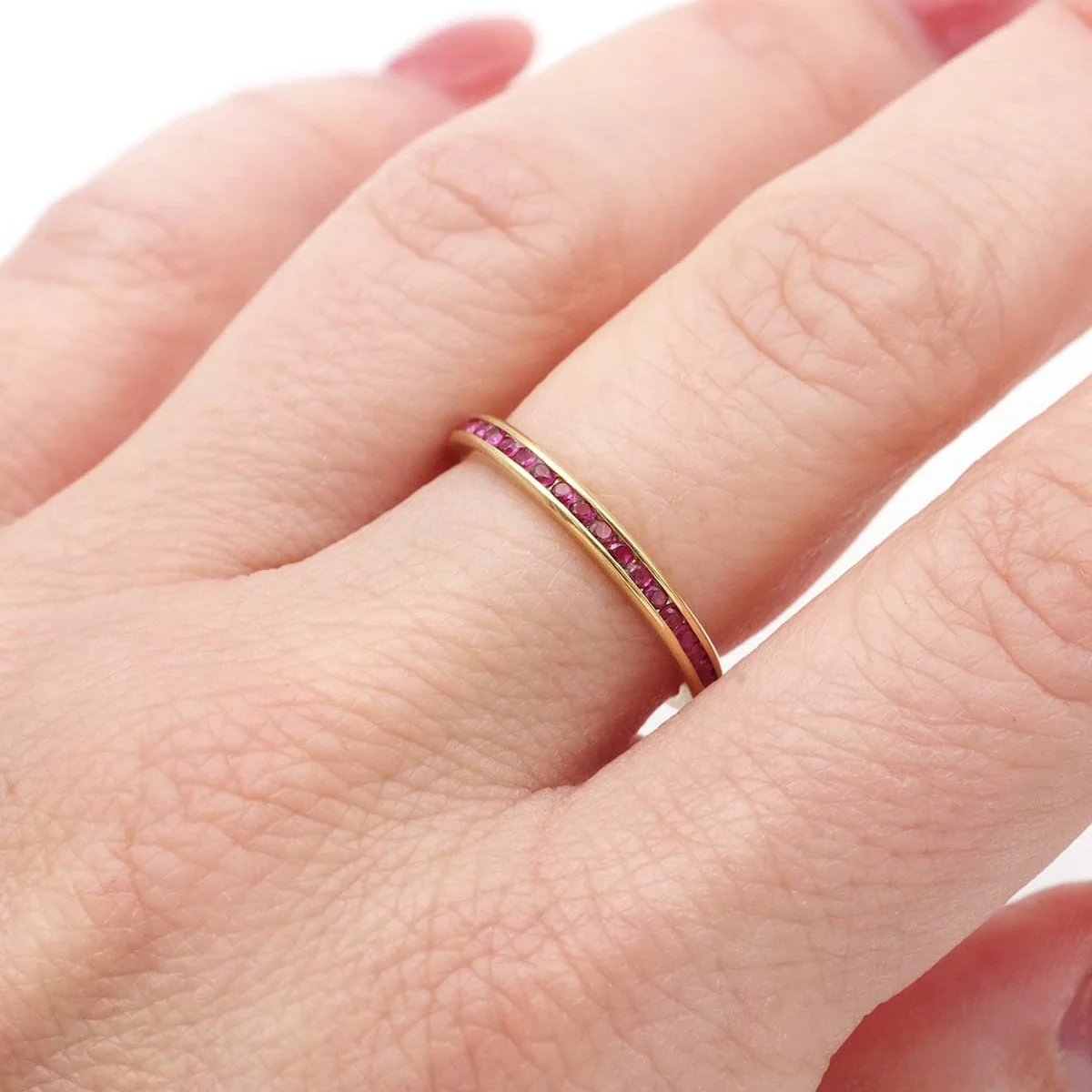 Bague Alliance en or jaune et rubis - Image 2