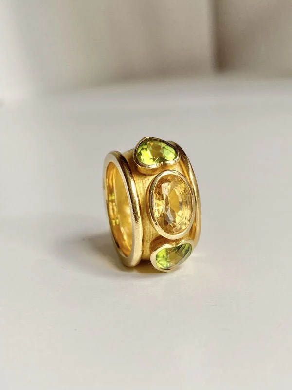 Large bague en or jaune 18K citrine et péridots - Image 3