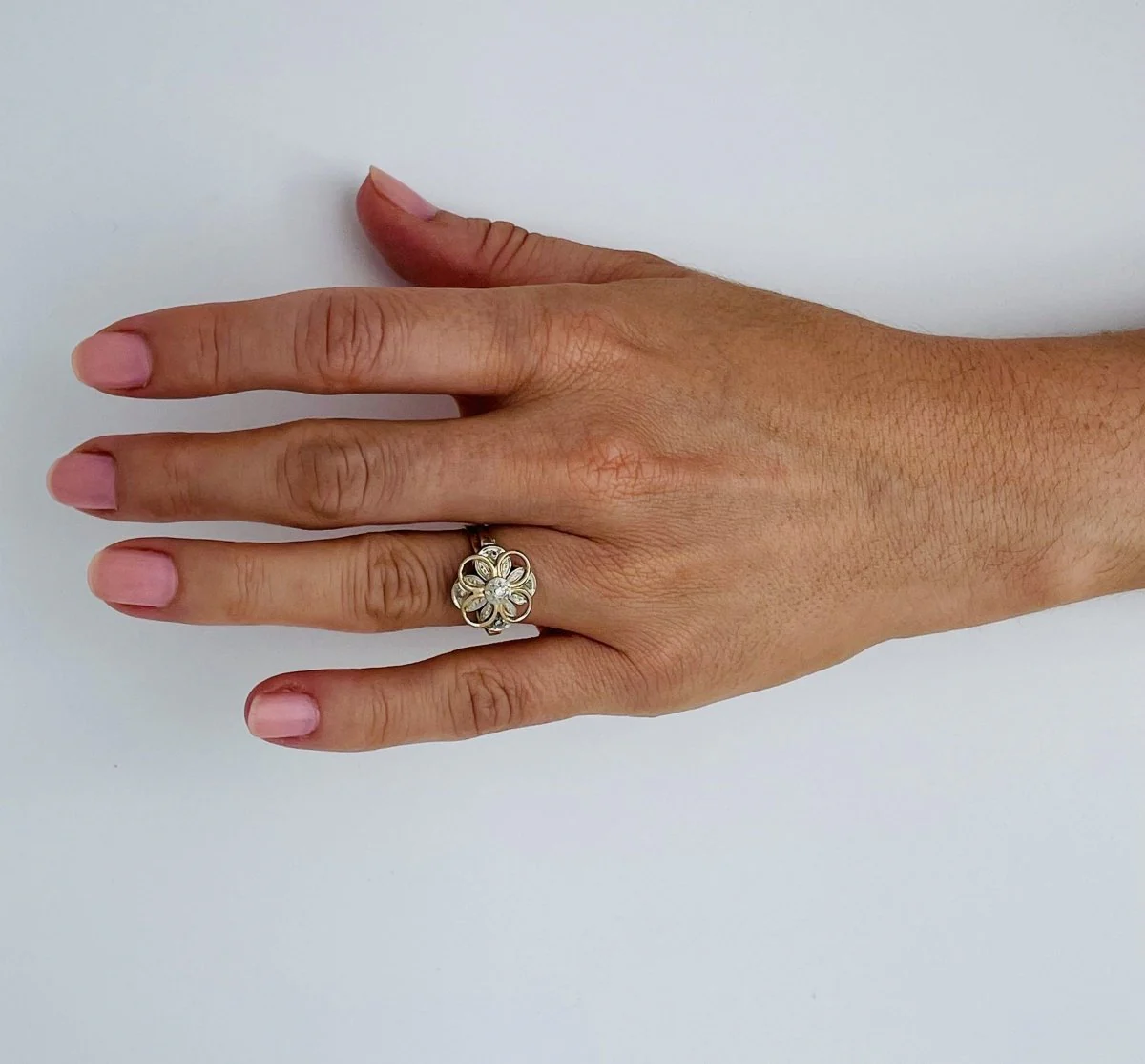 Bague fleur en or jaune, or blanc et diamants - Image 2