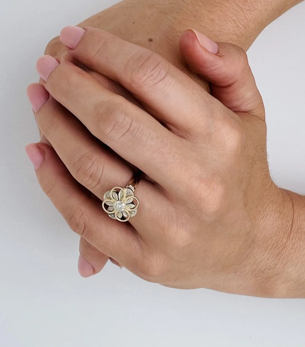Bague fleur en or jaune, or blanc et diamants - Image 4