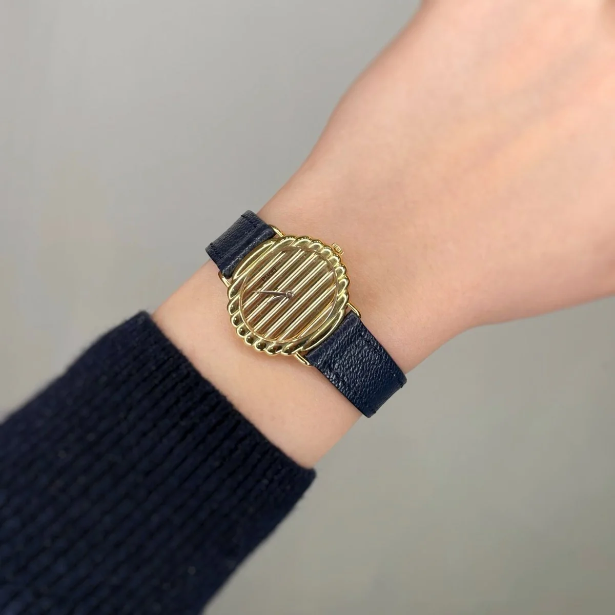 Montre PIAGET "Tanagra" en or jaune et cuir - Image 2