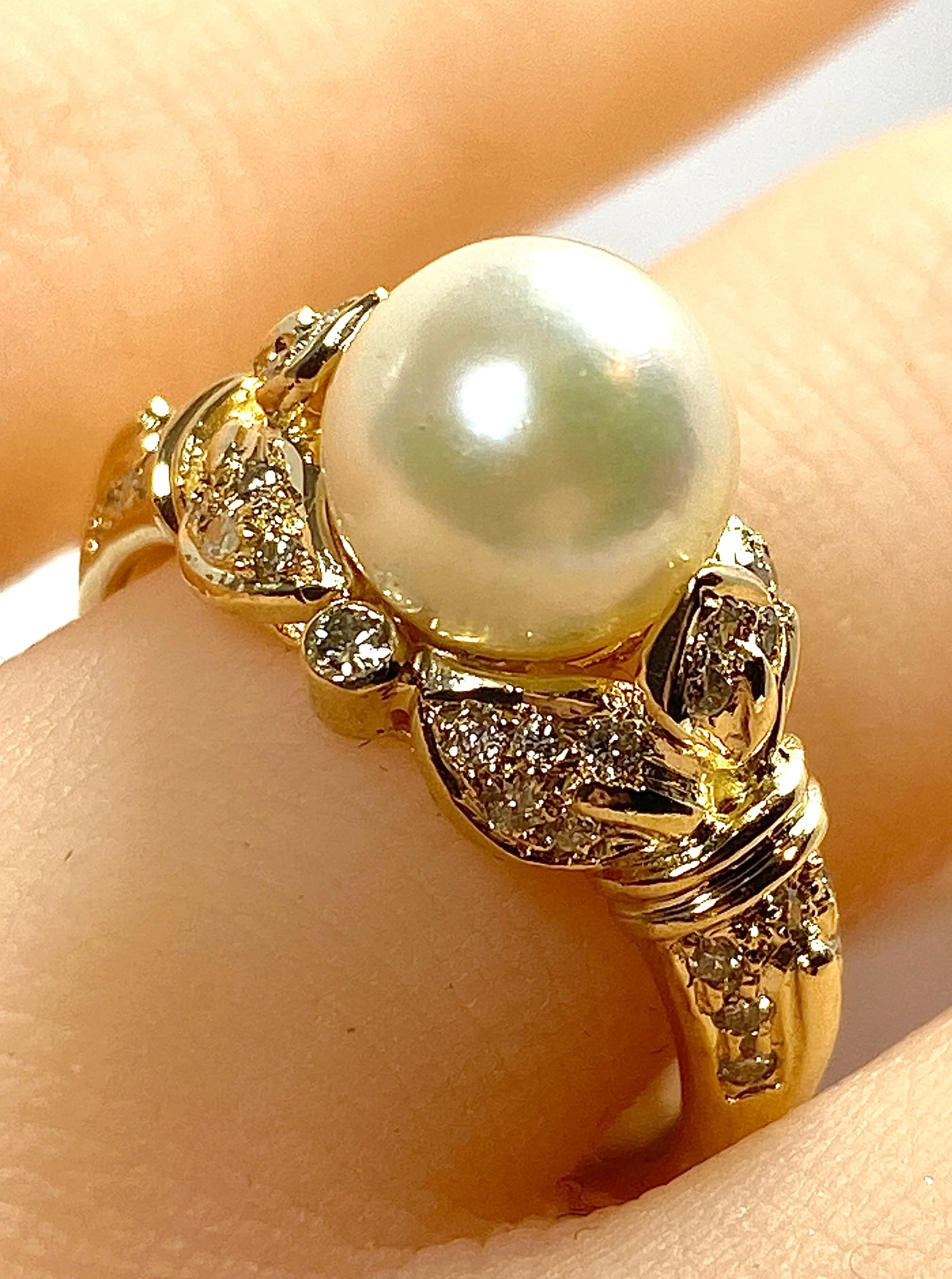 Bague en or jaune 18 carats, perle et 38 diamants. - Image 2