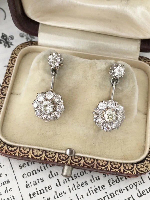 Boucles d’oreilles anciennes pendantes en or jaune 18K et diamants - Image 11