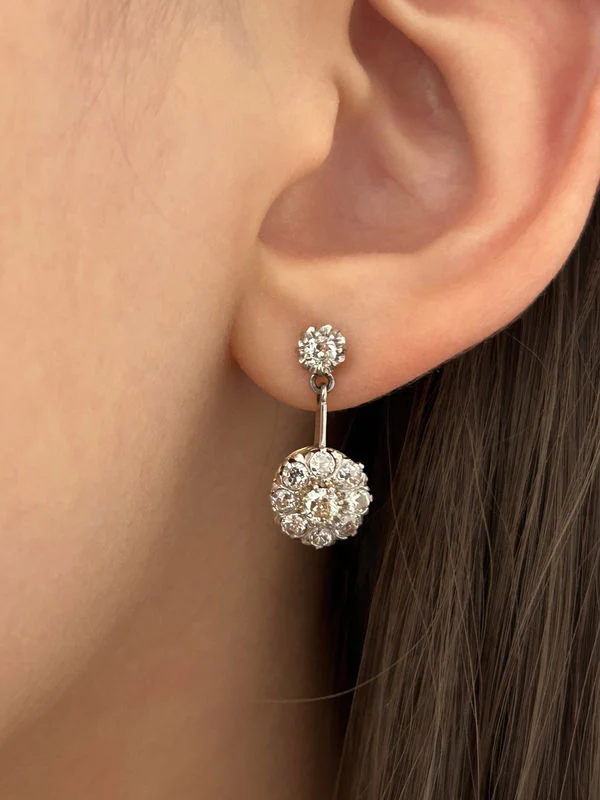 Boucles d’oreilles anciennes pendantes en or jaune 18K et diamants - Image 3