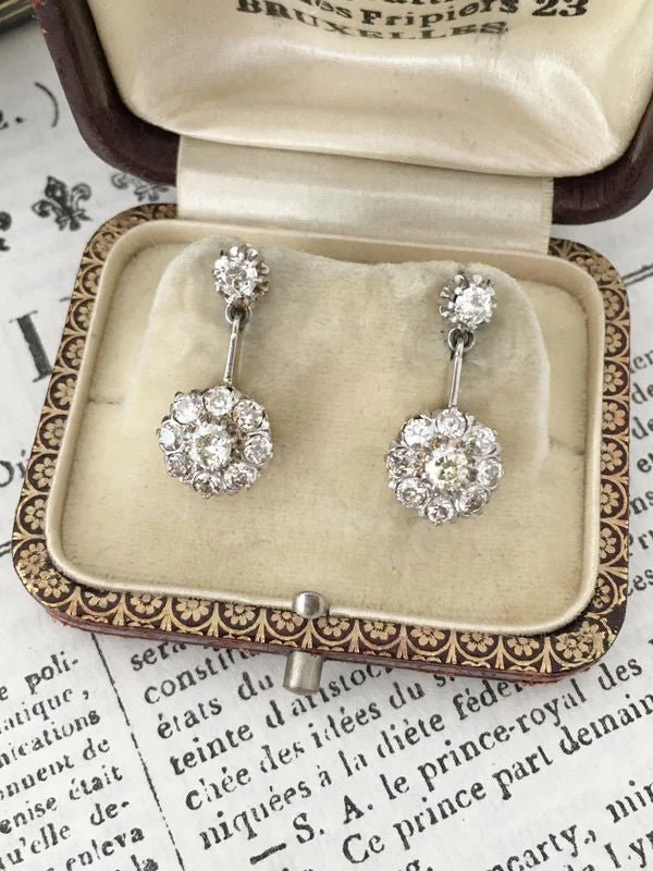 Boucles d’oreilles anciennes pendantes en or jaune 18K et diamants - Image 7