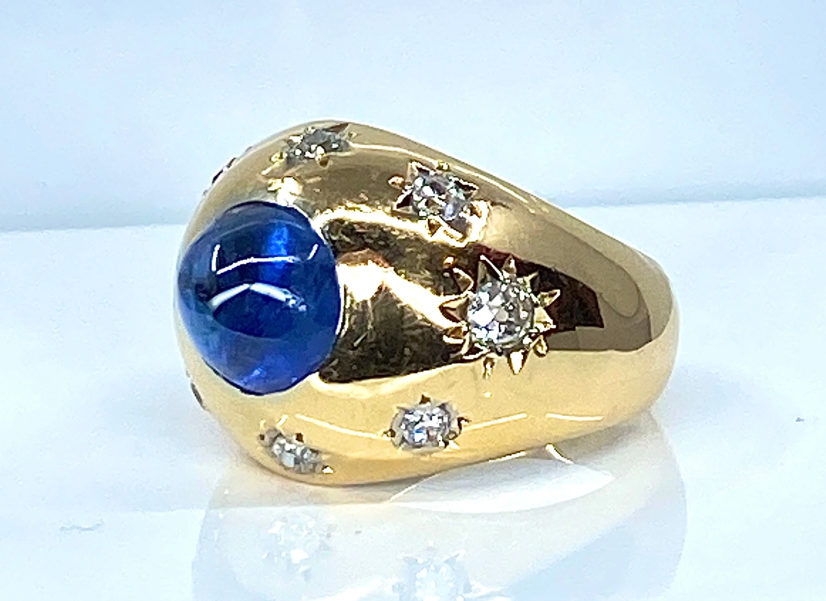 Bague en or jaune 18 carats, saphir 5,10 carats Ceylan non chauffé et diamants - Image 4