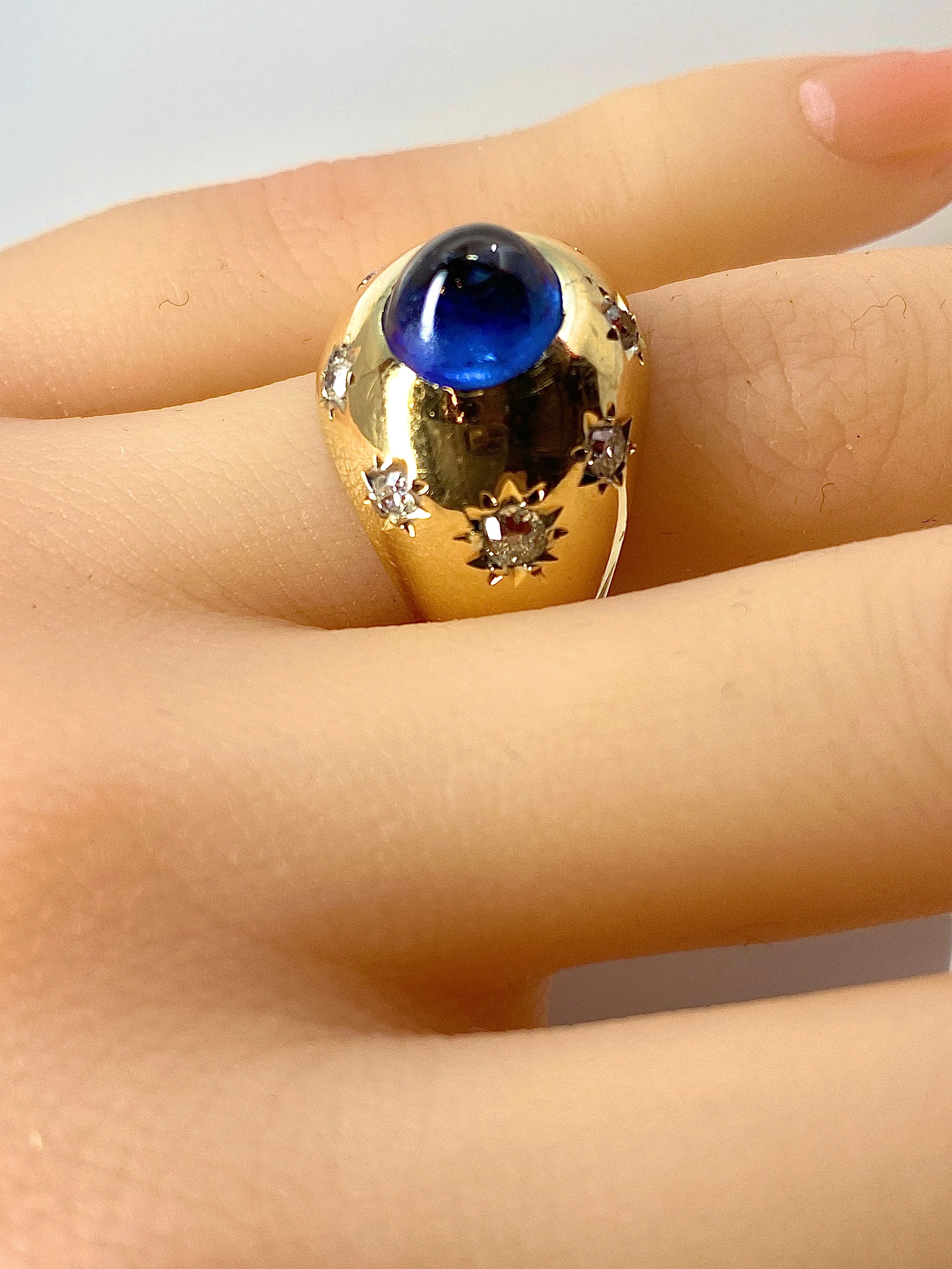 Bague en or jaune 18 carats, saphir 5,10 carats Ceylan non chauffé et diamants - Image 5
