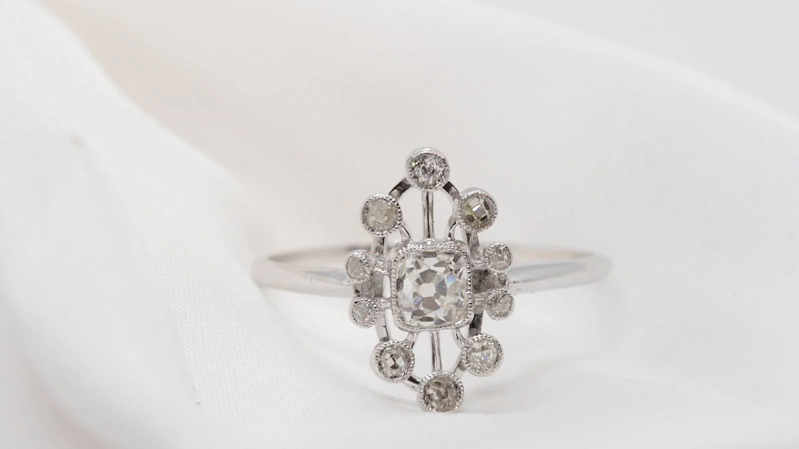 Bague ancienne en or gris et diamants - Image 3